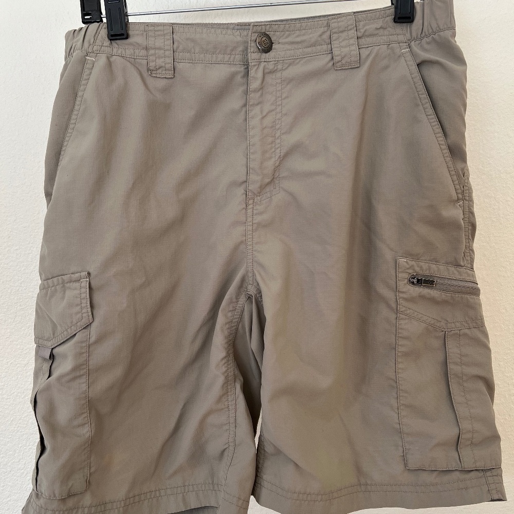 Men's Columbia Omnishade Khaki Synthetic Shorts (32" waist, 10" inseam)